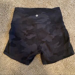Lululemon wunder train shorts. 4in. size 6